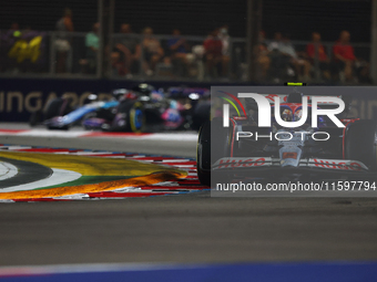 Yuki Tsunoda of Japan drives the Visa Cash App RB F1 Team VCARB 01 during the F1 Grand Prix of Singapore at Marina Bay Street Circuit in Sin...