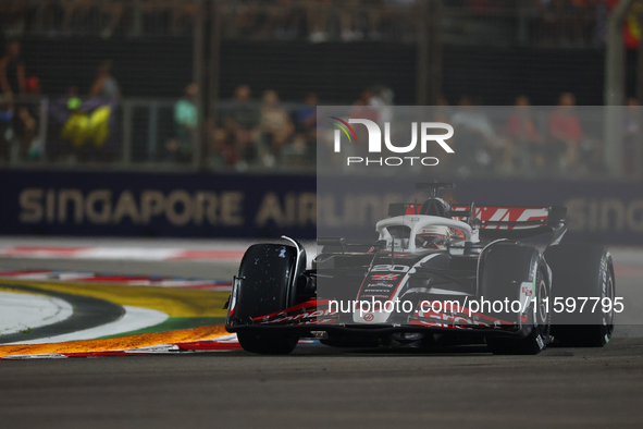 Kevin Magnussen of Denmark drives the MoneyGram Haas F1 Team VF-24 during the F1 Grand Prix of Singapore at Marina Bay Street Circuit in Sin...