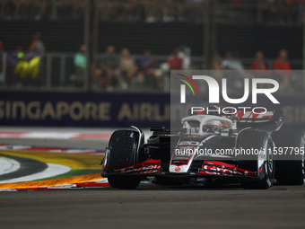 Kevin Magnussen of Denmark drives the MoneyGram Haas F1 Team VF-24 during the F1 Grand Prix of Singapore at Marina Bay Street Circuit in Sin...