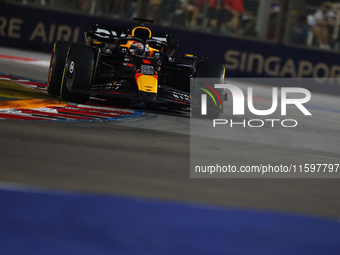 Max Verstappen of the Netherlands drives the Red Bull Racing-Honda RBPT RB20 during the F1 Grand Prix of Singapore at Marina Bay Street Circ...