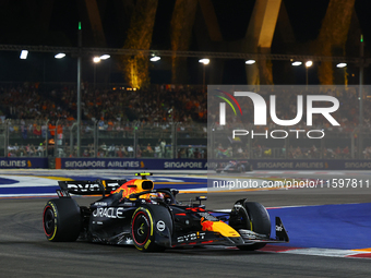 Sergio Perez of Mexico drives the Red Bull Racing-Honda RBPT RB20 during the F1 Grand Prix of Singapore at Marina Bay Street Circuit in Sing...