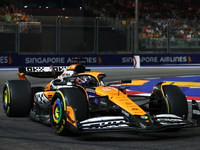 Oscar Piastri of Australia drives the McLaren Formula 1 Team MCL39 during the F1 Grand Prix of Singapore at Marina Bay Street Circuit in Sin...