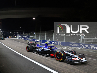 Yuki Tsunoda of Japan drives the Visa Cash App RB F1 Team VCARB 01 during the F1 Grand Prix of Singapore at Marina Bay Street Circuit in Sin...