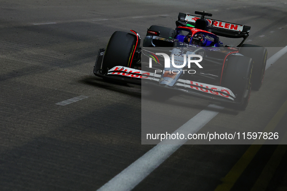 Daniel Ricciardo of Australia drives the Visa Cash App RB F1 Team VCARB 01 during the F1 Grand Prix of Singapore at Marina Bay Street Circui...