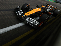 Oscar Piastri of Australia drives the McLaren Formula 1 Team MCL39 during the F1 Grand Prix of Singapore at Marina Bay Street Circuit in Sin...