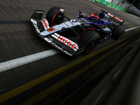 Daniel Ricciardo of Australia drives the Visa Cash App RB F1 Team VCARB 01 during the F1 Grand Prix of Singapore at Marina Bay Street Circui...