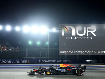 Sergio Perez of Mexico drives the Red Bull Racing-Honda RBPT RB20 during the F1 Grand Prix of Singapore at Marina Bay Street Circuit in Sing...