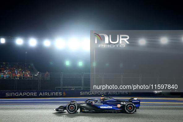 Franco Colapinto of Argentina drives the Williams Racing FW47 during the F1 Grand Prix of Singapore at Marina Bay Street Circuit in Singapor...