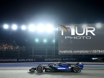 Franco Colapinto of Argentina drives the Williams Racing FW47 during the F1 Grand Prix of Singapore at Marina Bay Street Circuit in Singapor...