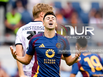 Stephan El Shaarawy of AS Roma looks dejected during the Serie A Enilive match between AS Roma and Udinese Calcio at Stadio Olimpico on Sept...