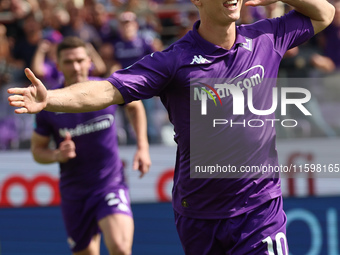 Albert Gudmundsson of ACF Fiorentina celebrates after scoring his team's goal during the Italian Serie A football match between ACF Fiorenti...