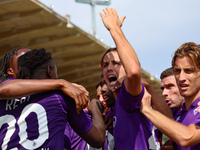 Albert Gudmundsson of ACF Fiorentina celebrates with teammates after scoring  goal during the Italian Serie A football match between ACF Fio...