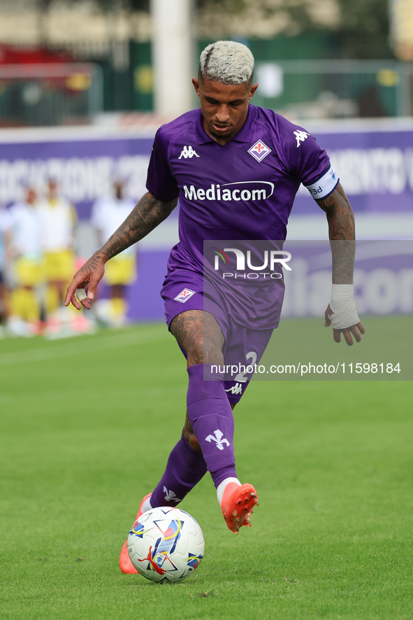 Domilson Cordeiro Dos Santos Dodo of ACF Fiorentina controls the ball during the Italian Serie A football match between ACF Fiorentina and S...