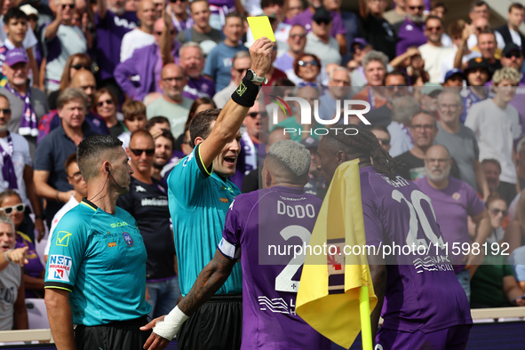 Referee Matteo Marcenaro shows Yellow to Moise Kean of ACF Fiorentina during the Italian Serie A football match between ACF Fiorentina and S...