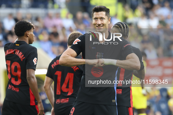 Robert Lewandowski of FC Barcelona celebrates after scoring the 0-2 goal with his teammate during the La Liga match between Villarreal CF an...