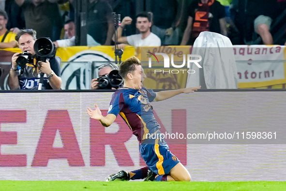 Tommaso Baldanzi of AS Roma celebrates after scoring third goal during the Serie A Enilive match between AS Roma and Udinese Calcio at Stadi...