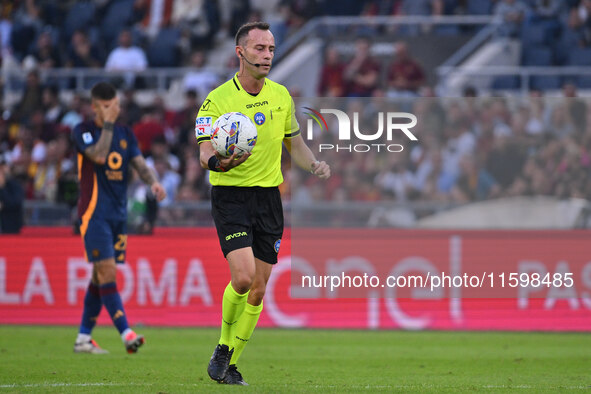 Referee Ermanno Feliciani officiates the 5th day of the Serie A Championship between A.S. Roma and Udinese Calcio at the Olympic Stadium in...