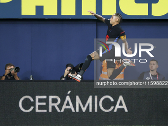 Raphinha of FC Barcelona celebrates after scoring the 1-5 goal during the La Liga match between Villarreal CF and FC Barcelona at La Ceramic...