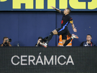 Raphinha of FC Barcelona celebrates after scoring the 1-5 goal during the La Liga match between Villarreal CF and FC Barcelona at La Ceramic...