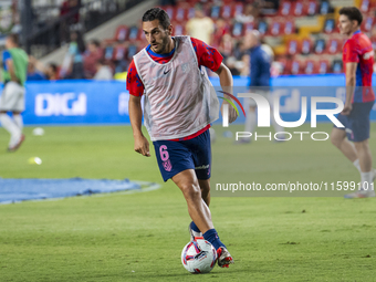 Jorge Resurreccion Merodio (Koke) of Atletico de Madrid warms up during the La Liga EA Sports 2024/25 football match between Rayo Vallecano...