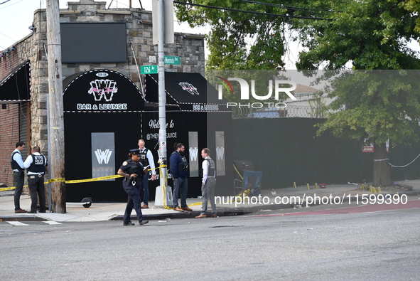 NYPD crime scene investigators search for and collect evidence at the scene outside Wave Juice Bar and Lounge where a 31-year-old man is kil...