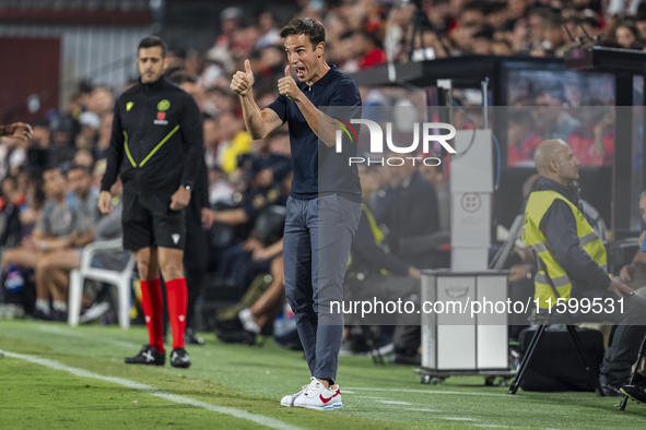 Inigo Perez, head coach of Rayo Vallecano, is seen during the La Liga EA Sports 2024/25 football match between Rayo Vallecano and Atletico d...