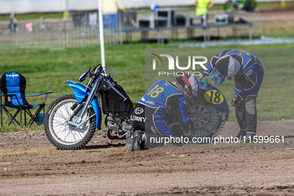 Kenny Van Eeckhout of Belgium tries to refit the chain on his machine in the Sidecar Support Class during the FIM Long Track World Champions...