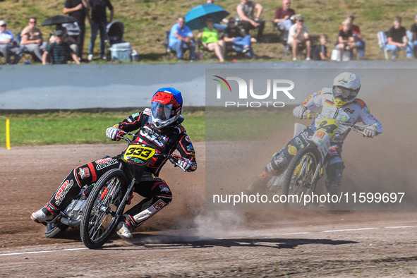 Kenneth Kruse Hansen (333) of Denmark in blue leads Martin Smolinski (84) of Germany in white during the FIM Long Track World Championship F...