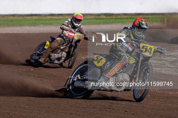 Mika Meijer (54) of The Netherlands in red leads Kenneth Kruse Hansen (333) of Denmark in yellow during the FIM Long Track World Championshi...