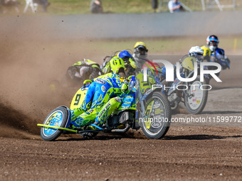 Mitch Goddard and Paul Smith (9) of Great Britain in red lead Wilfred Detz and Britget Portijk (1) of The Netherlands in white in the Sideca...