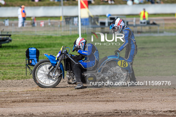 Kenny Van Eeckhout and Axelle Cannaerts of Belgium suffer mechanical difficulties in the Sidecar Support Class during the FIM Long Track Wor...