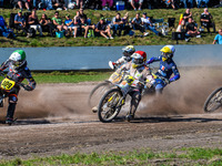 Zach Wajtknecht (109) of Great Britain in Green leads Martin Smolinski (84) of Germany in Red, Andrew Appleton (141) of Great Britain in Yel...