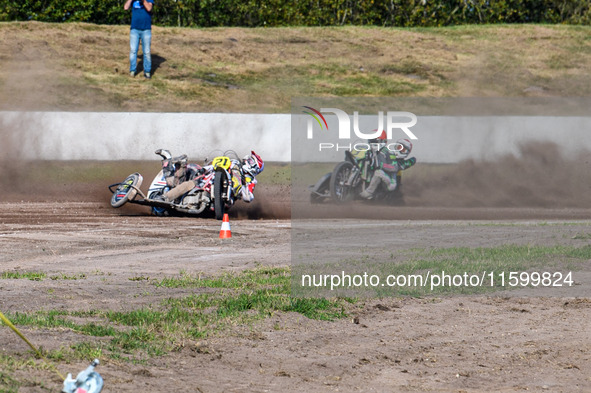 Wilfred Detz and Britget Portijk of the Netherlands come to grief in the Sidecar Support Class during the FIM Long Track World Championship...