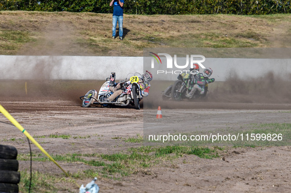 Wilfred Detz and Britget Portijk of the Netherlands come to grief in the Sidecar Support Class during the FIM Long Track World Championship...