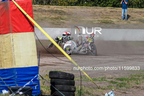 Wilfred Detz and Britget Portijk of the Netherlands come to grief in the Sidecar Support Class during the FIM Long Track World Championship...