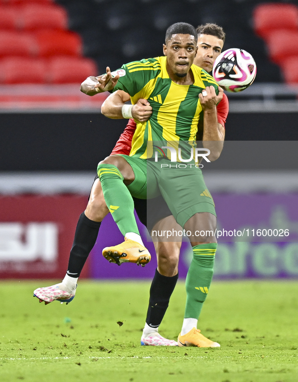 Ricardo Jorge Gomes (R) of Al Wakrah SC battles for the ball with Andre Fonseca Amaro of Al Rayyan SC during the Ooredoo Qatar Stars League...