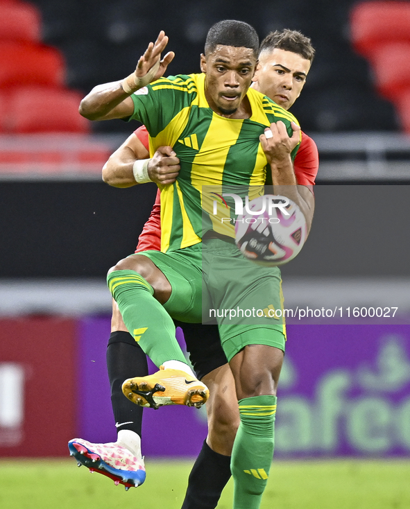 Ricardo Jorge Gomes (R) of Al Wakrah SC battles for the ball with Andre Fonseca Amaro of Al Rayyan SC during the Ooredoo Qatar Stars League...