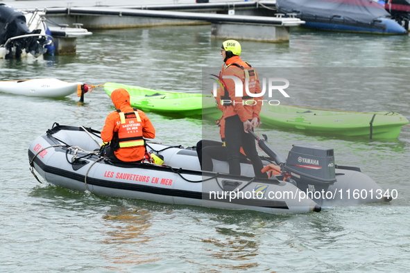 Sea rescuers on a boat monitor the descent on the Saone of the Lyon Kayak in Lyon, France, on September 22, 2024. 