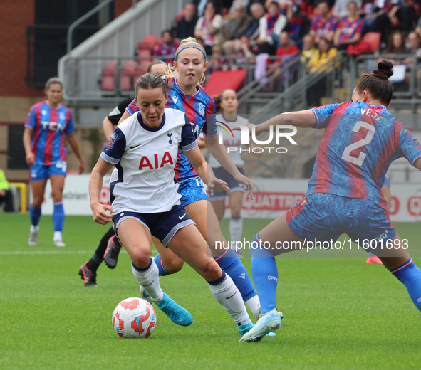 Hayley Raso of Tottenham Hotspur Women is in action during the Barclays FA Women's Super League soccer match between Tottenham Hotspur Women...