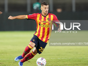 Ylber Ramadani of US Lecce is in action during the Serie A match between Lecce and Parma in Lecce, Italy, on September 21, 2024. (