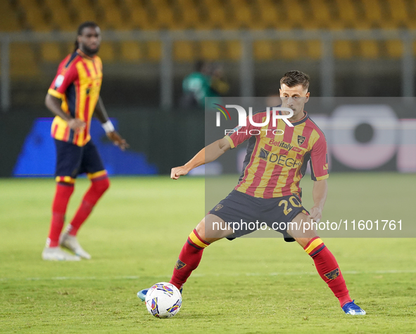 Ylber Ramadani of US Lecce is in action during the Serie A match between Lecce and Parma in Lecce, Italy, on September 21, 2024. 