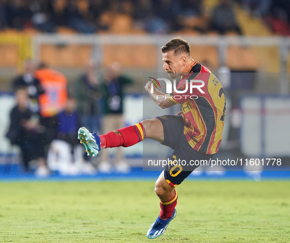 Ylber Ramadani of US Lecce is in action during the Serie A match between Lecce and Parma in Lecce, Italy, on September 21, 2024. 