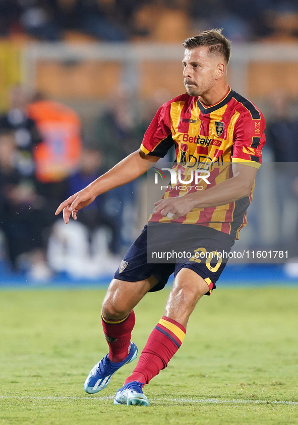 Ylber Ramadani of US Lecce is in action during the Serie A match between Lecce and Parma in Lecce, Italy, on September 21, 2024. 