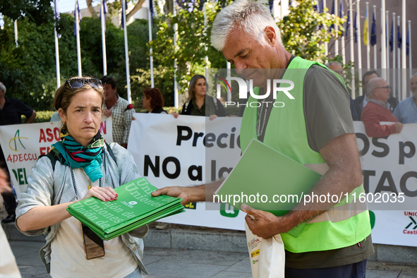 The Union de Uniones de Agricultores y Ganaderos holds a rally on Monday, September 23, in front of the European Commission building in Madr...