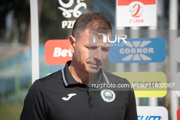 Hutnik coach Maciej Musial stands before the game between Hutnik Krakow and Resovia Rzeszow in Krakow, Poland, on September 22, 2024. Betcli...