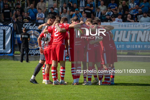 Resovia players during the game between Hutnik Krakow and Resovia Rzeszow in Krakow, Poland, on September 22, 2024. Betclic 2 Liga, Polish f...