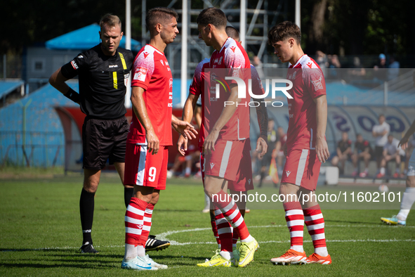 Resovia players during the game between Hutnik Krakow and Resovia Rzeszow in Krakow, Poland, on September 22, 2024. Betclic 2 Liga, Polish f...