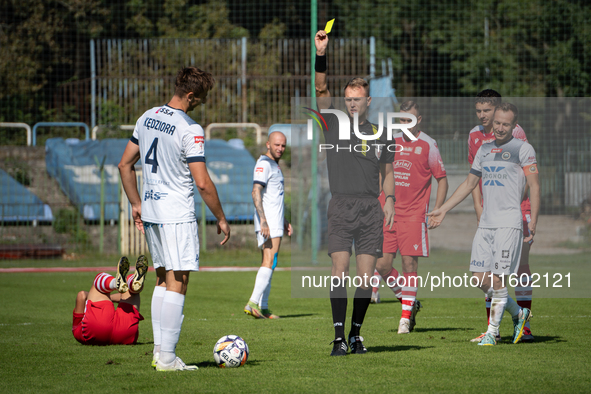 Referee Filip Kaliszewski shows a yellow card to Lukasz Kedziora during the game between Hutnik Krakow and Resovia Rzeszow in Krakow, Poland...