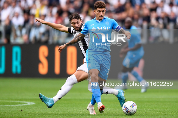 Manuel Locatelli of Juventus battles for the ball with Giovanni Di Lorenzo of Napoli during the Serie A match between Juventus and Napoli at...