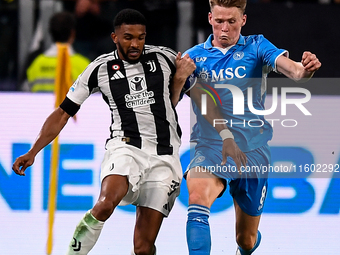 Gleison Bremer of Juventus battles for the ball with Francis McTominay of SSC Napoli during the Serie A match between Juventus and Napoli at...